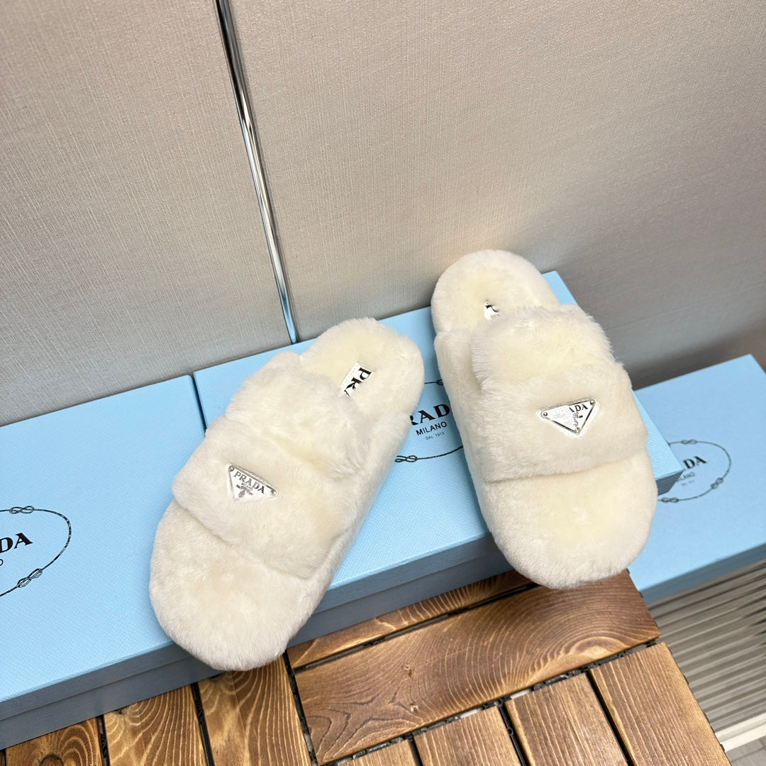 FLAT MULES IN WHITE RABBIT FUR - 35