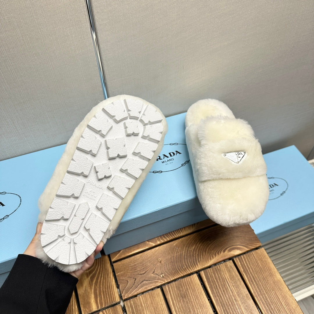 FLAT MULES IN WHITE RABBIT FUR - 35