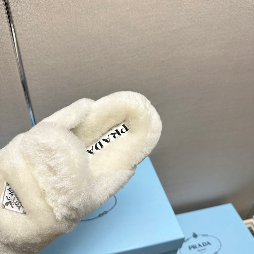FLAT MULES IN WHITE RABBIT FUR - 35