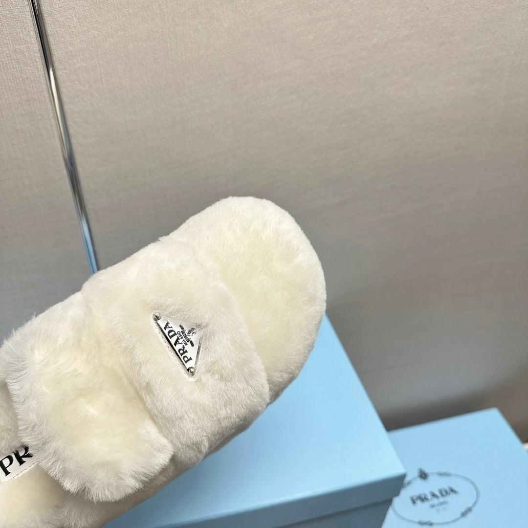 FLAT MULES IN WHITE RABBIT FUR - 35