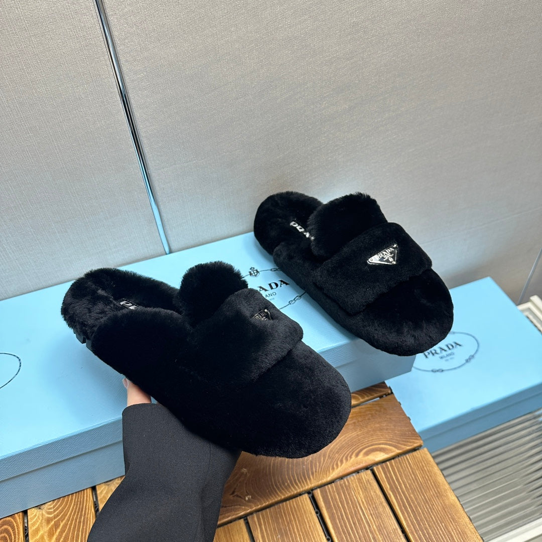FLAT MULES IN BLACK RABBIT FUR - 35