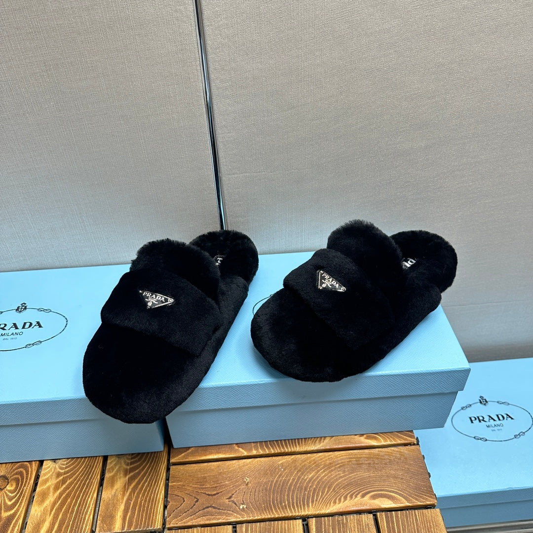 FLAT MULES IN BLACK RABBIT FUR - 35