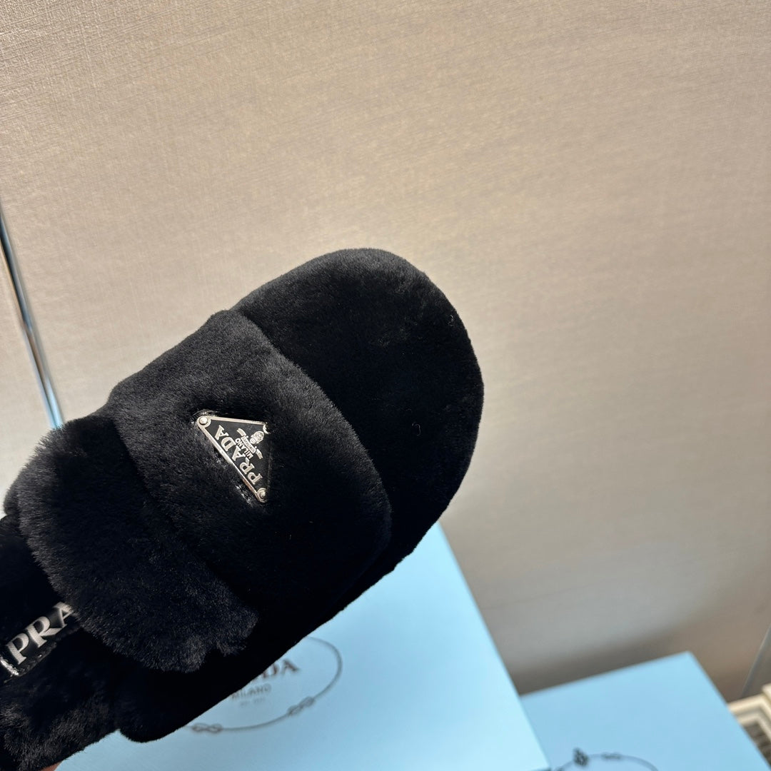 FLAT MULES IN BLACK RABBIT FUR - 35