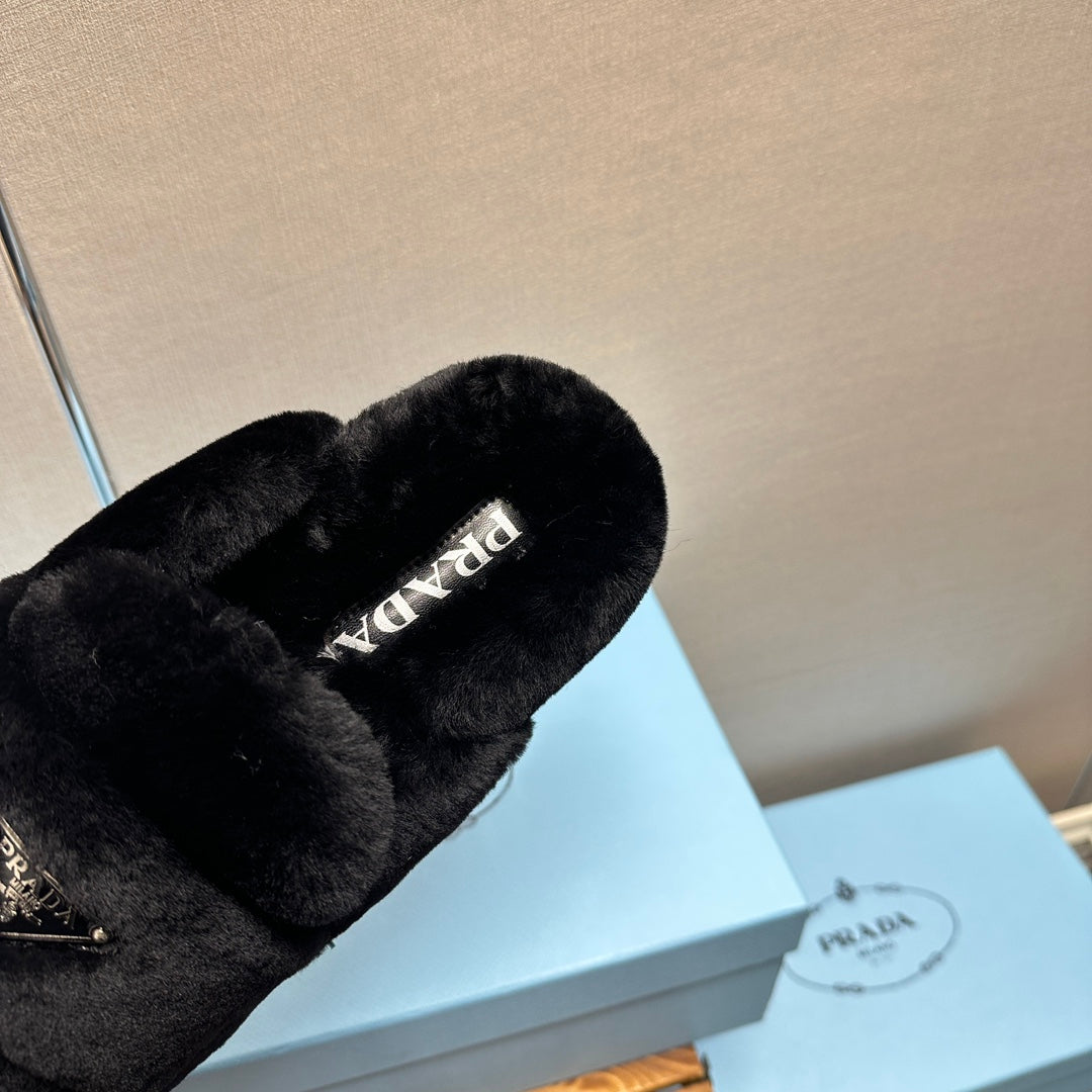 FLAT MULES IN BLACK RABBIT FUR - 35