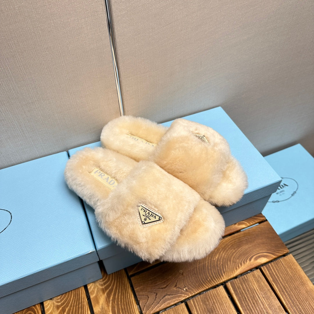 THICK-SOLED FUR SLIDES TUSCAN BEIGE WITH TRIANGLE LOGO - 35