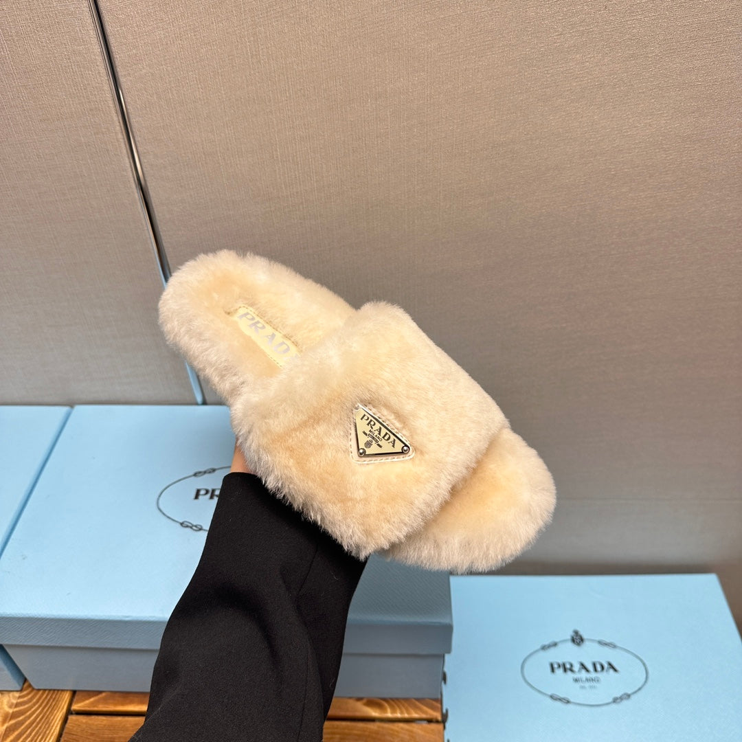THICK-SOLED FUR SLIDES TUSCAN BEIGE WITH TRIANGLE LOGO - 35