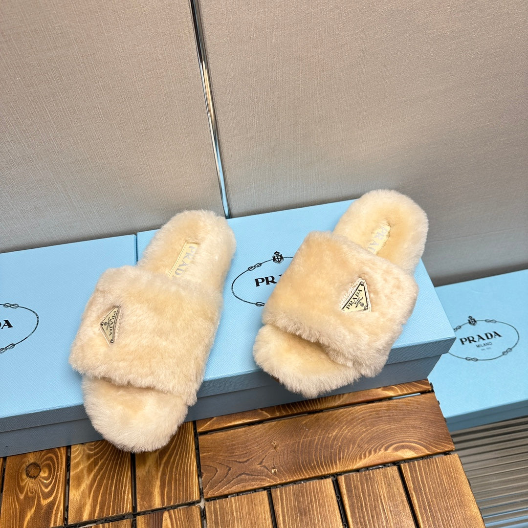 THICK-SOLED FUR SLIDES TUSCAN BEIGE WITH TRIANGLE LOGO - 35
