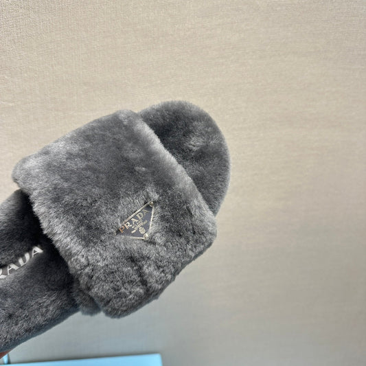 THICK-SOLED FUR SLIDES GRAY WITH TRIANGLE LOGO - 35