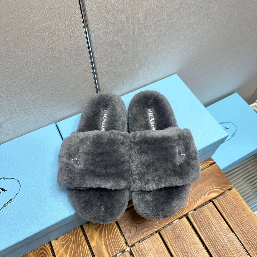 THICK-SOLED FUR SLIDES GRAY WITH TRIANGLE LOGO - 35