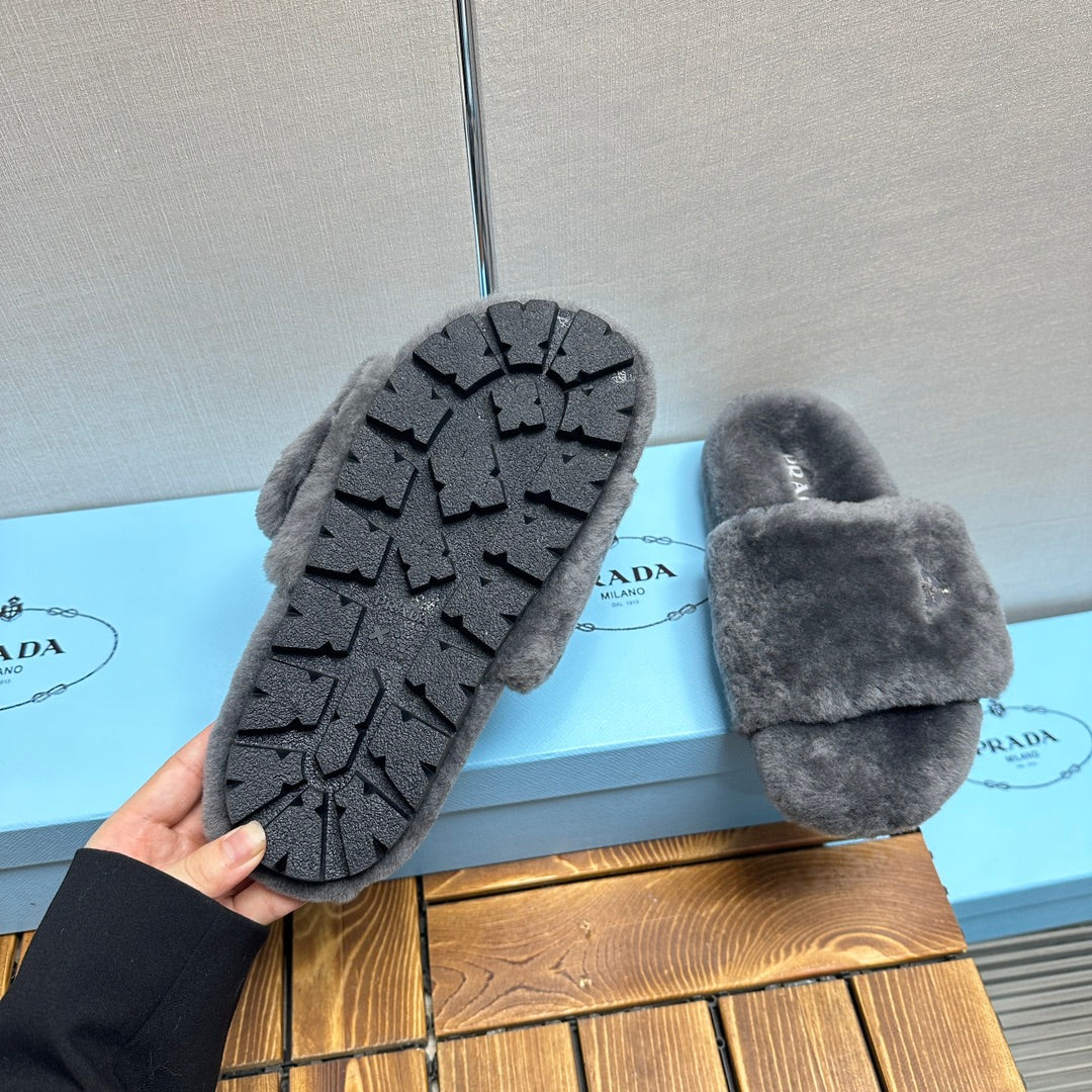 THICK-SOLED FUR SLIDES GRAY WITH TRIANGLE LOGO - 35