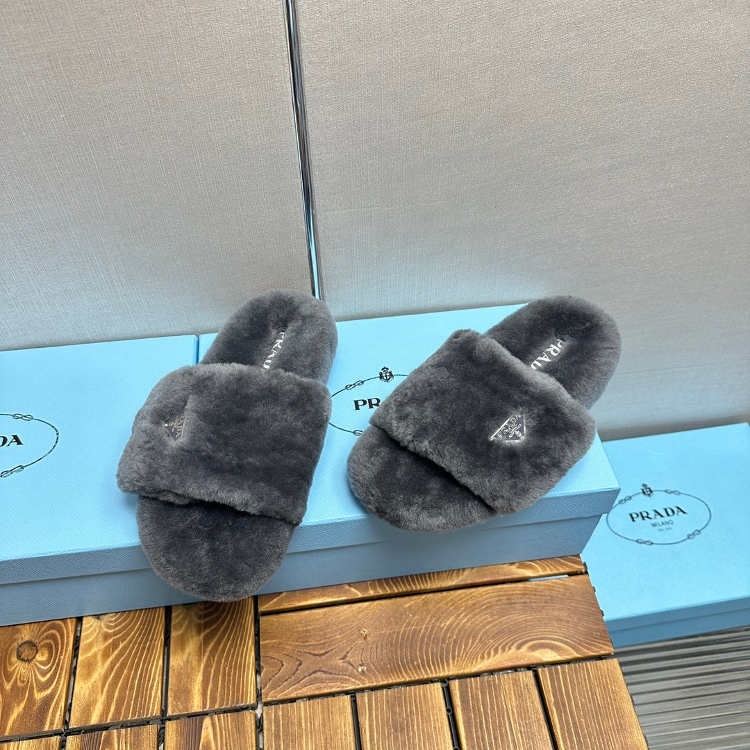 THICK-SOLED FUR SLIDES GRAY WITH TRIANGLE LOGO - 35