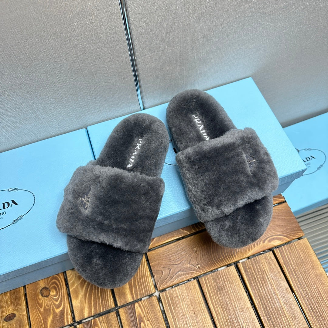 THICK-SOLED FUR SLIDES GRAY WITH TRIANGLE LOGO - 35
