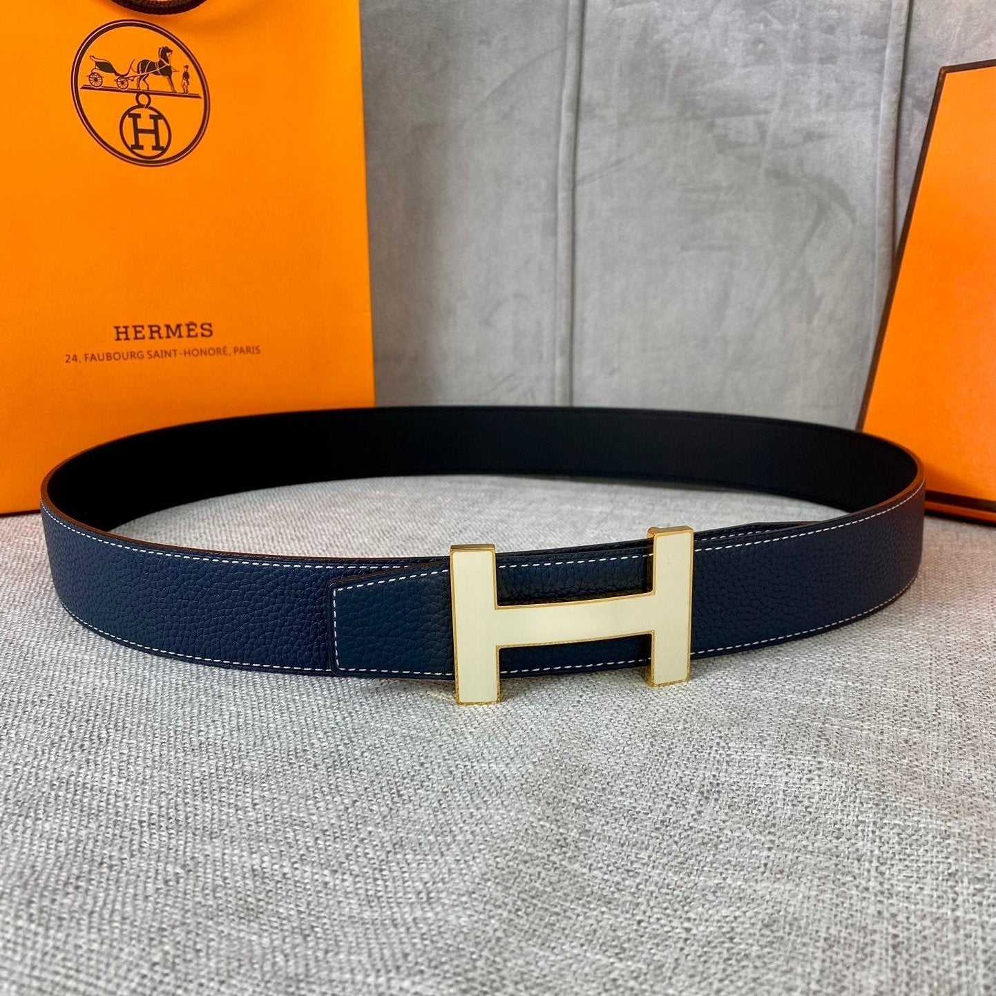 HM CONSTANCE BELT BUCKLE & REVERSIBLE NAVY BLUE LEATHER STRAP 38MM GOLD HARDWARE - 30