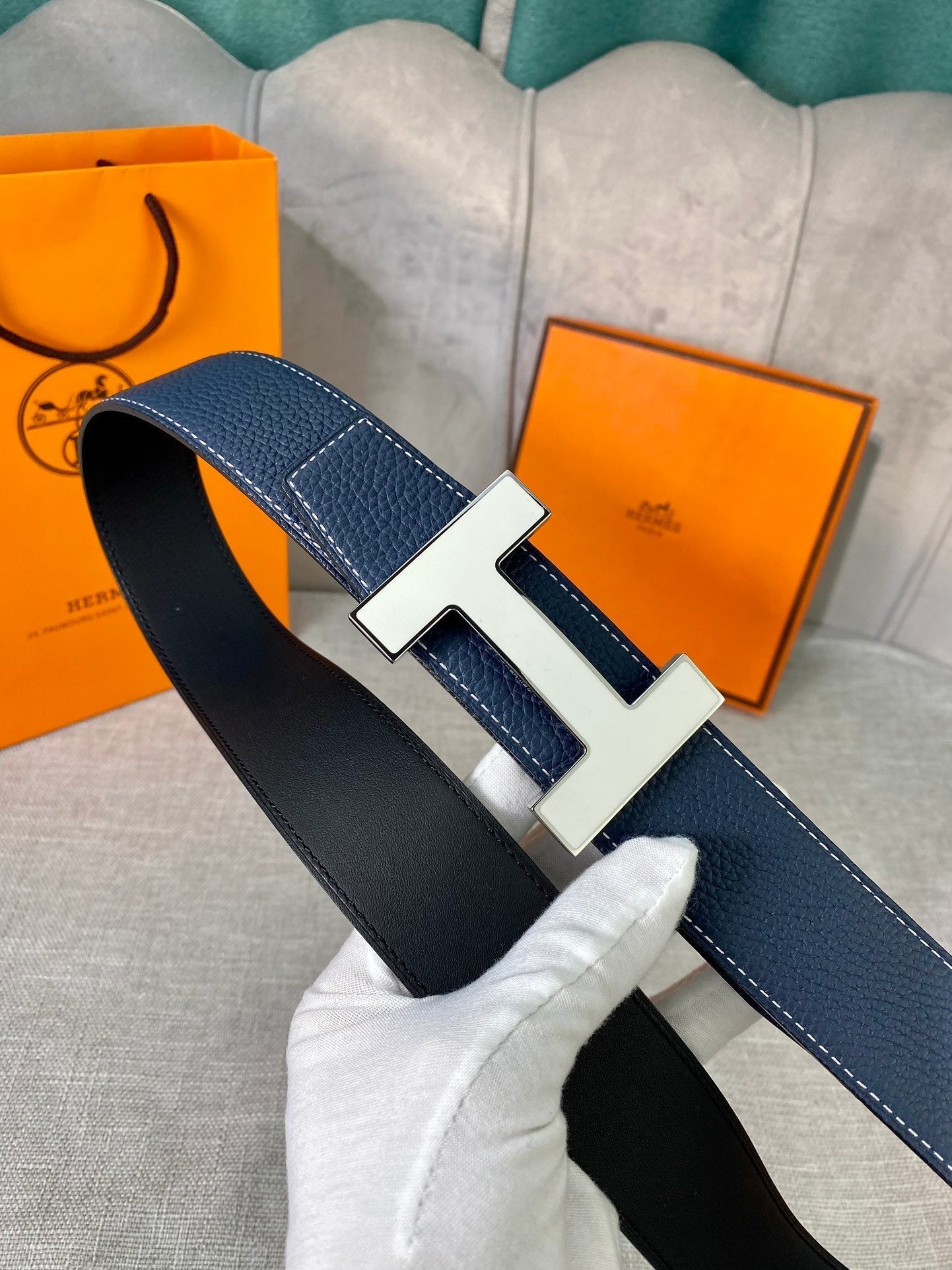 HM CONSTANCE BELT BUCKLE & REVERSIBLE NAVY BLUE LEATHER STRAP 38MM SILVER HARDWARE - 30