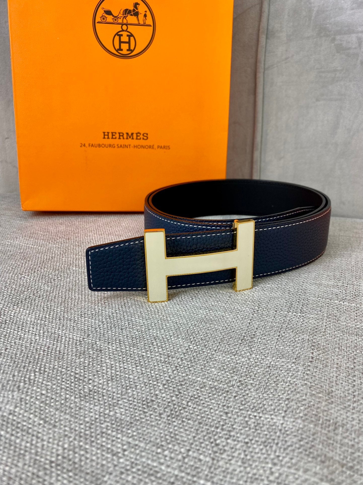 HM CONSTANCE BELT BUCKLE & REVERSIBLE NAVY BLUE LEATHER STRAP 38MM GOLD HARDWARE - 30