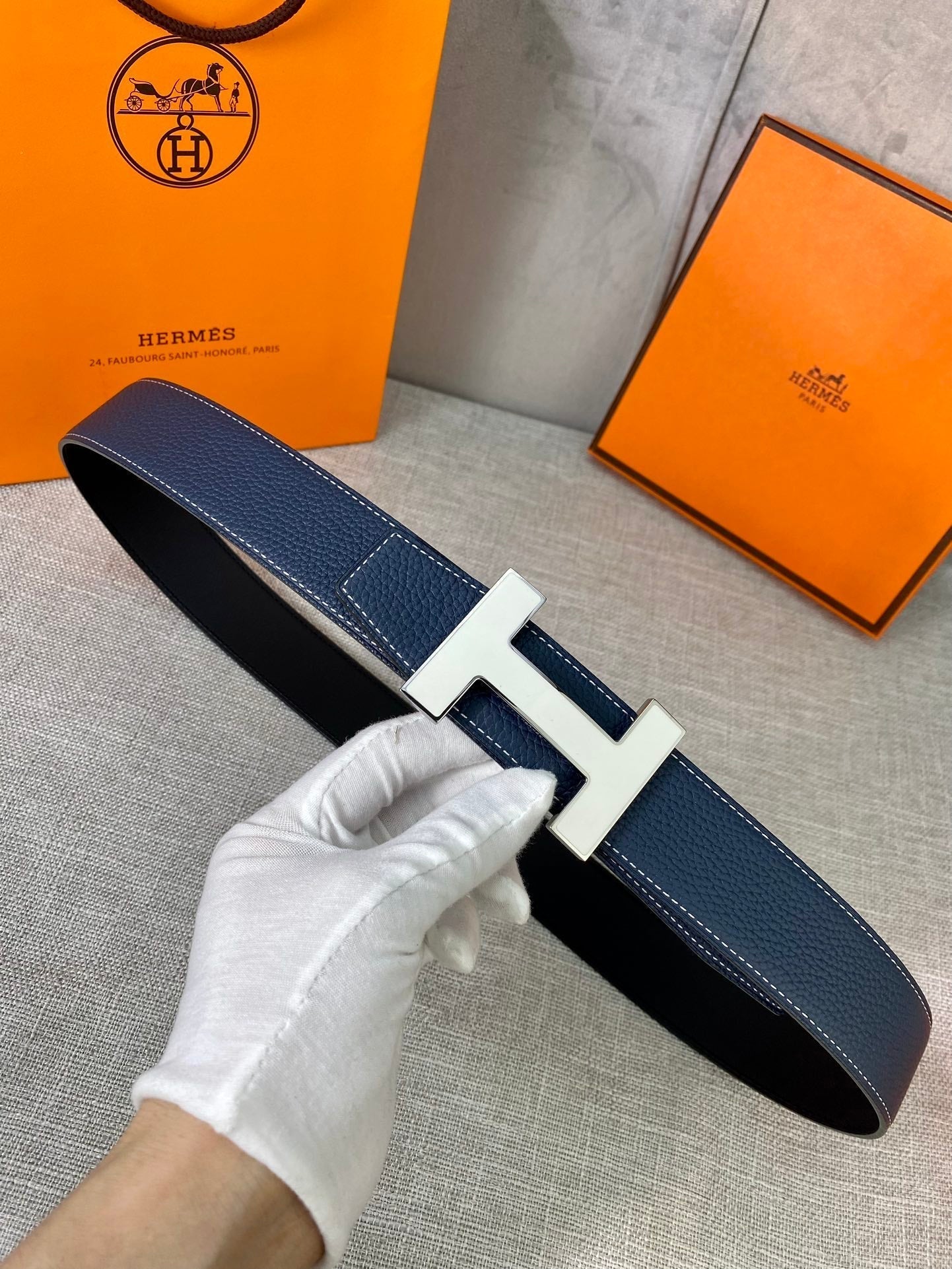 HM CONSTANCE BELT BUCKLE & REVERSIBLE NAVY BLUE LEATHER STRAP 38MM SILVER HARDWARE - 30