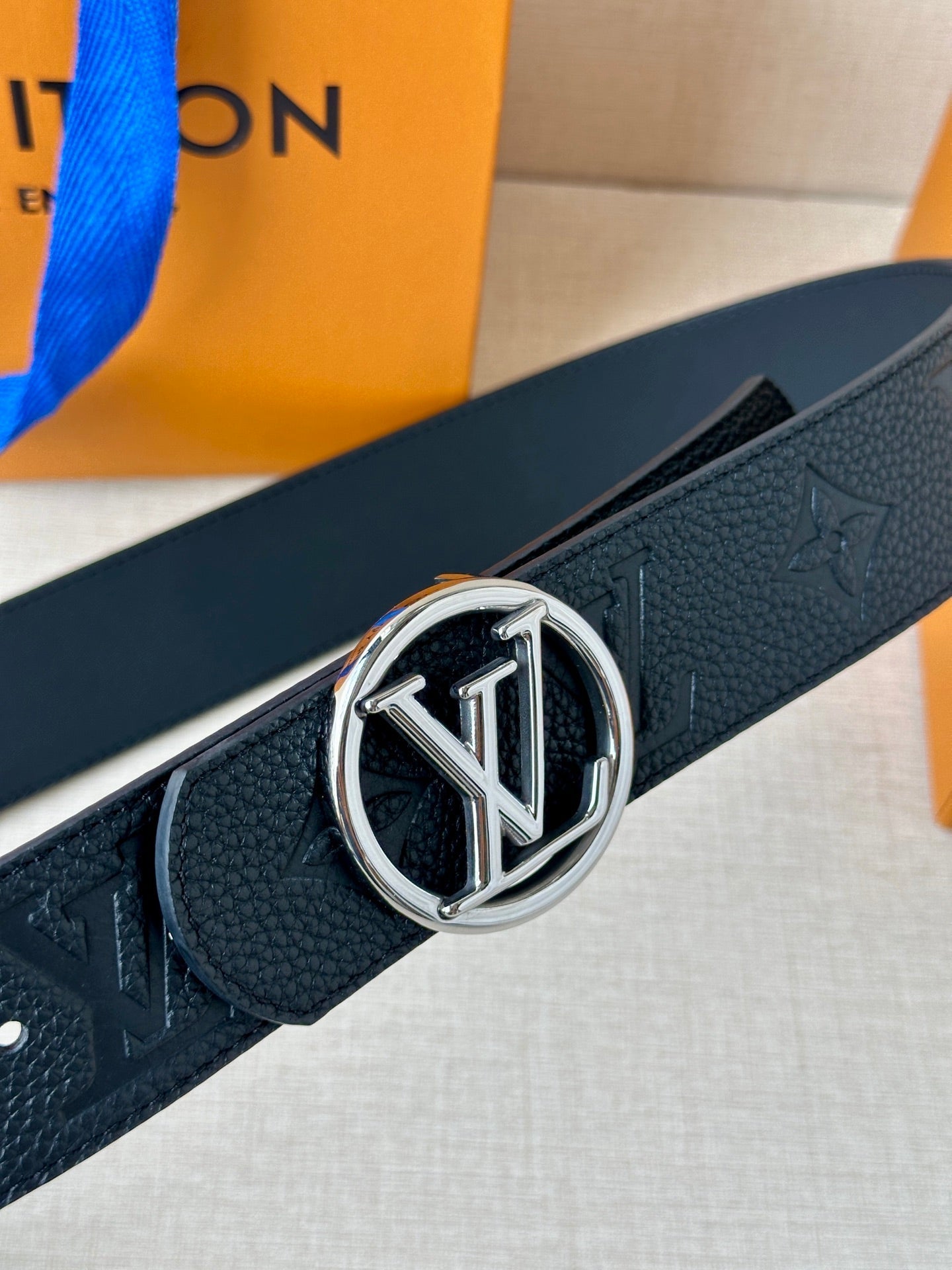 LV 25S BELT 40 MM IN BLACK CALFSKIN WITH SILVER HARDWARE 593263 - 26-28