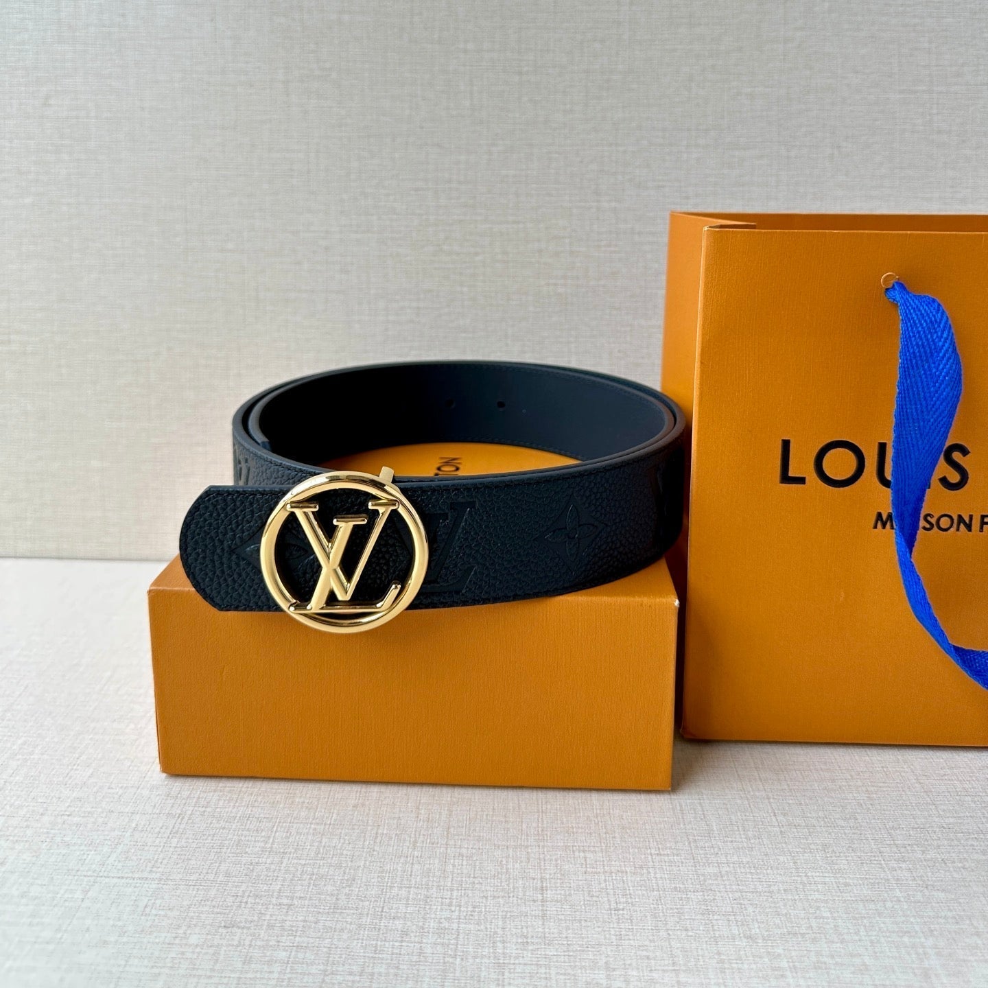 LV 25S BELT 40 MM IN BLACK CALFSKIN WITH GOLD HARDWARE 593263 - 26-28