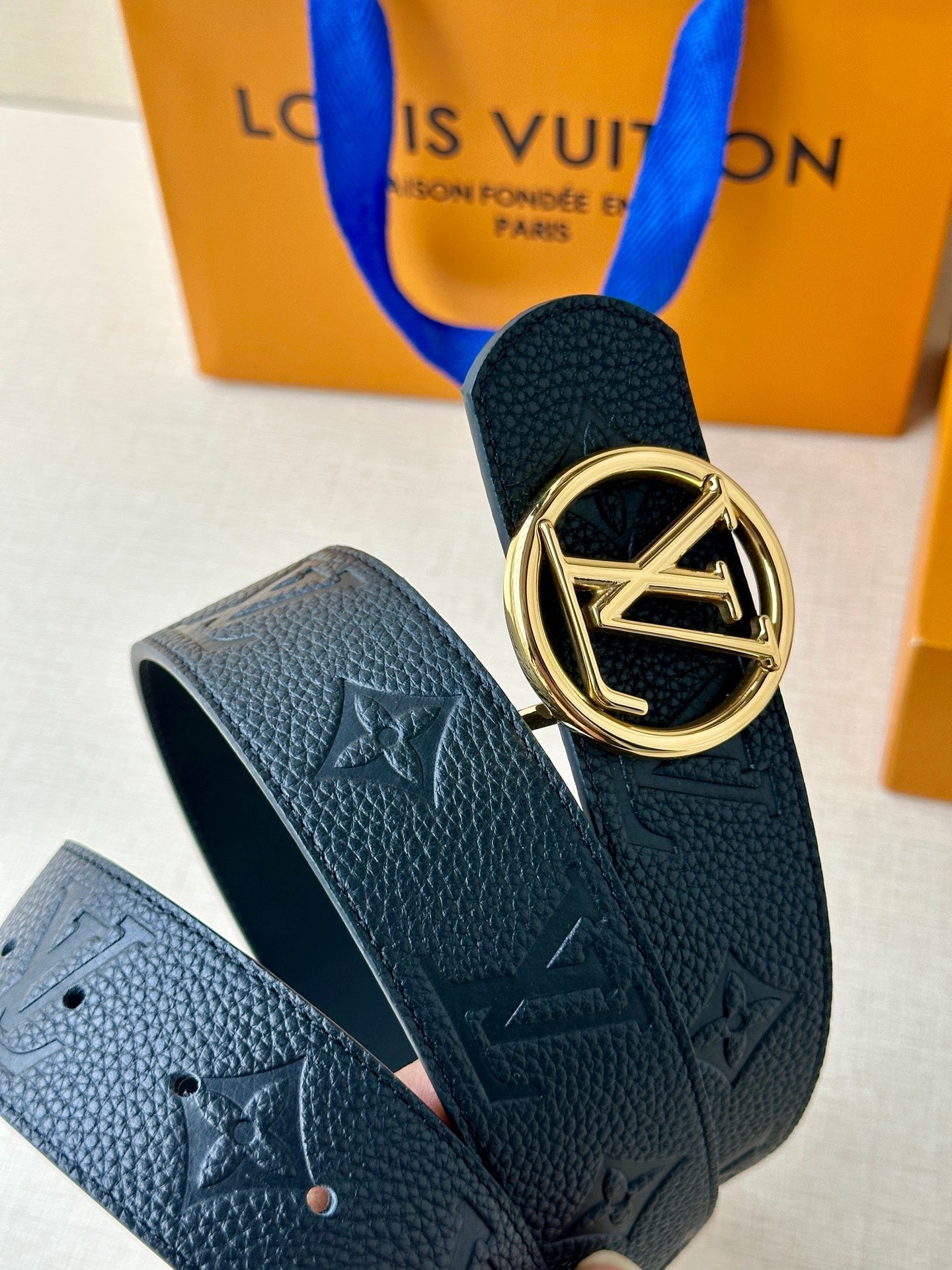 LV 25S BELT 40 MM IN BLACK CALFSKIN WITH GOLD HARDWARE 593263 - 26-28