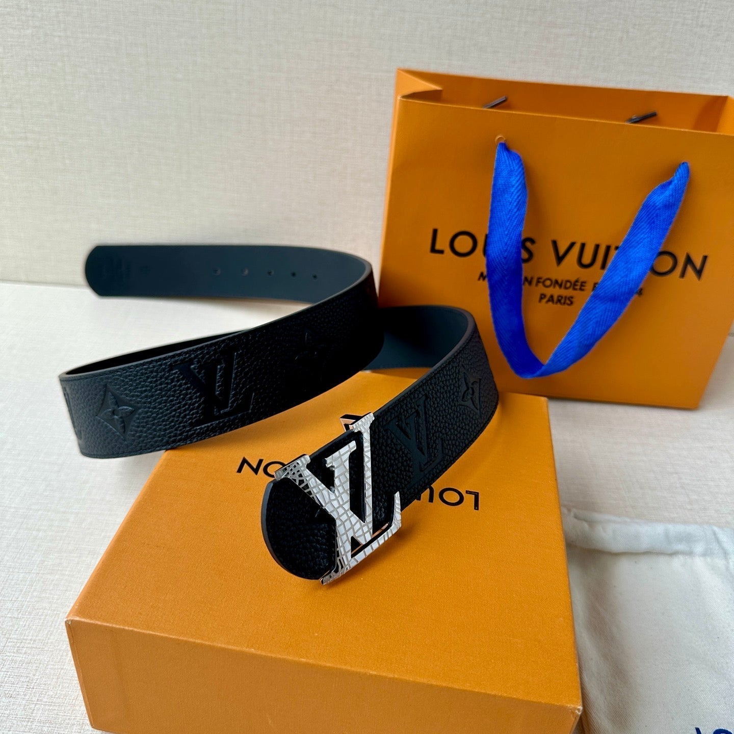 LV 25S BELT 40 MM IN BLACK CALFSKIN WITH SILVER HARDWARE 593265 - 26-28
