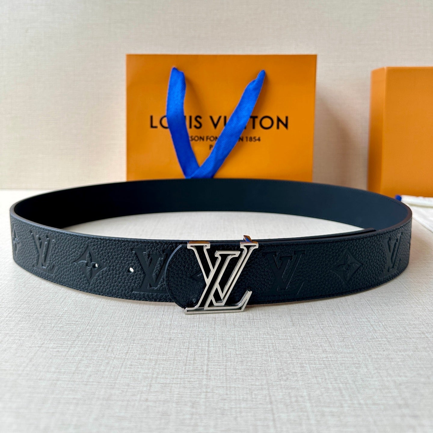 LV 25S BELT 40 MM IN BLACK CALFSKIN WITH SILVER HARDWARE 593266 - 26-28