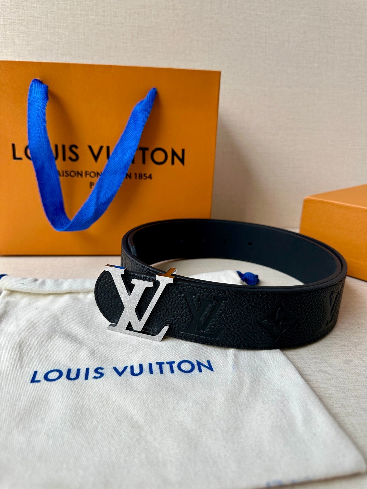 LV 25S BELT 40 MM IN BLACK CALFSKIN WITH SILVER HARDWARE 593267 - 26-28