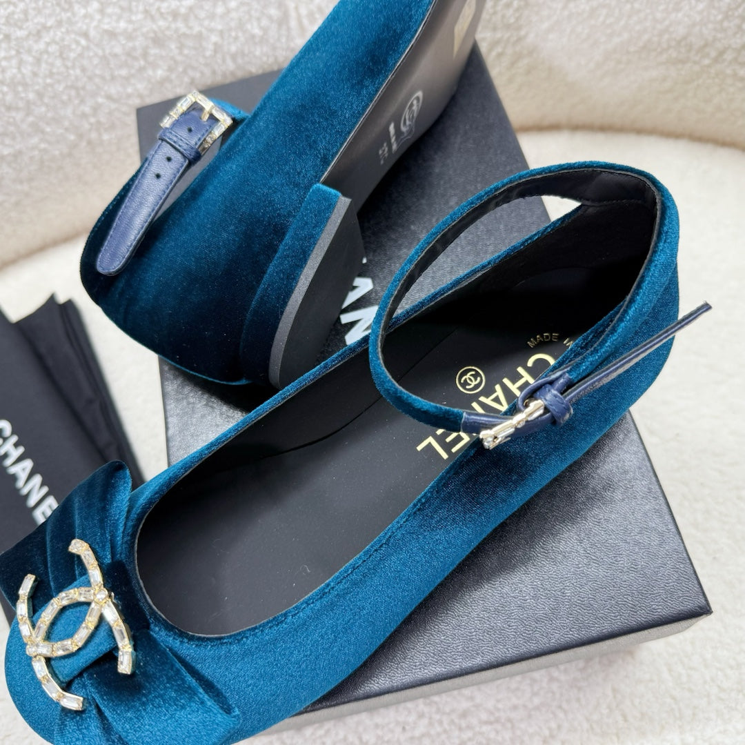MARY JANE SHOES IN CLASSIC BLUE VELVET - 35