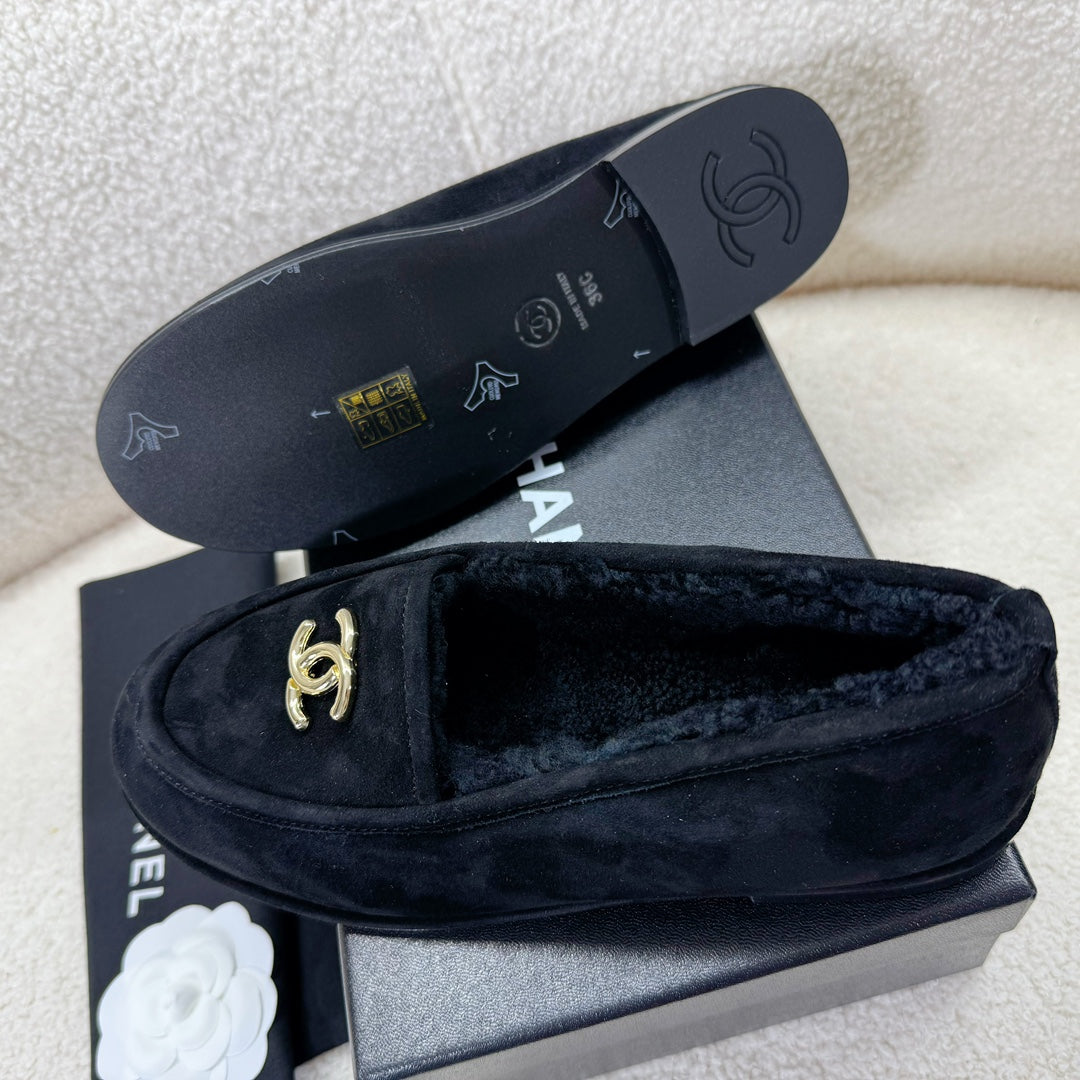 LOAFER IN BLACK SUEDE AND WOOL LINING - 34