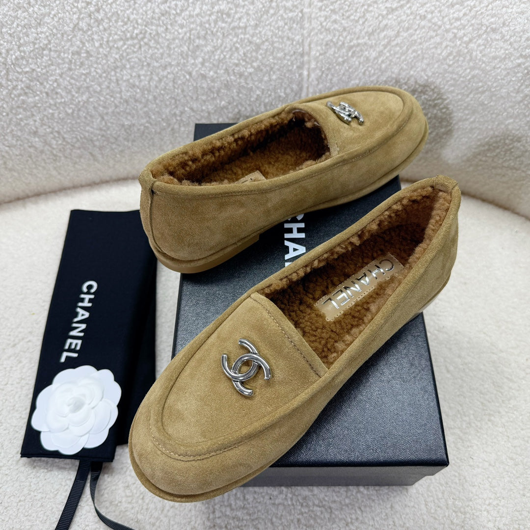 LOAFER IN PEANUT BROWN SUEDE AND WOOL LINING - 34