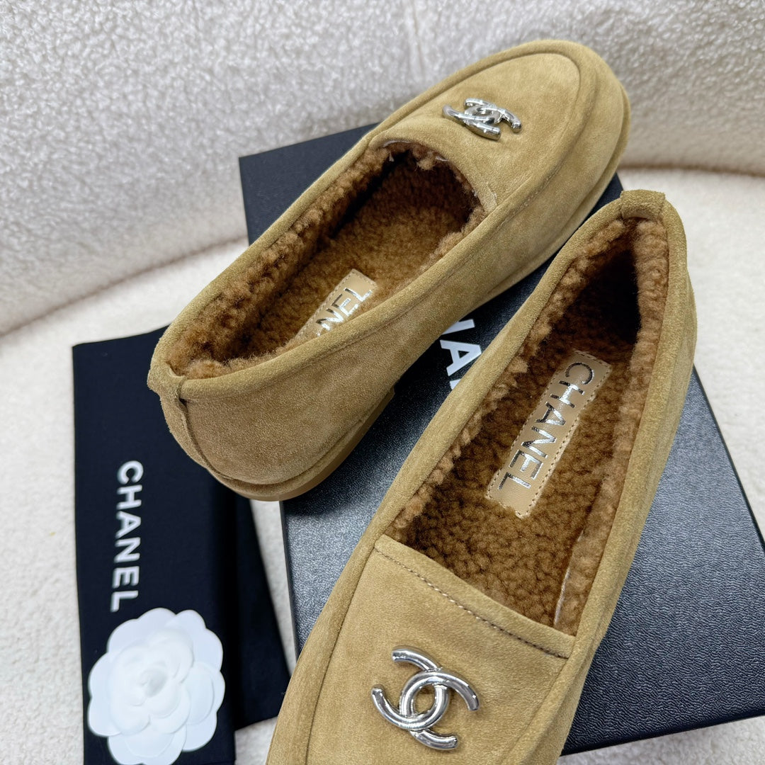 LOAFER IN PEANUT BROWN SUEDE AND WOOL LINING - 34