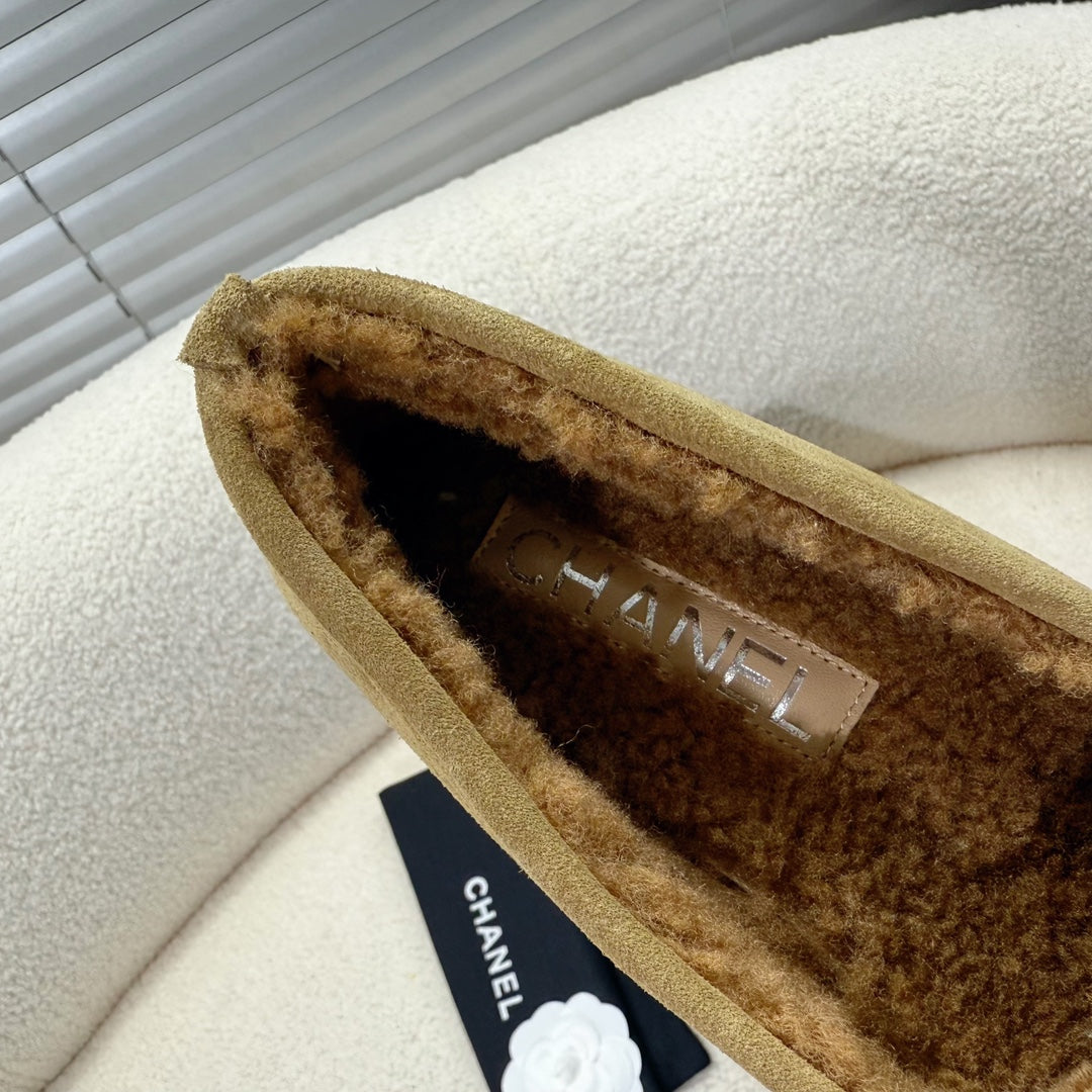 LOAFER IN PEANUT BROWN SUEDE AND WOOL LINING - 34