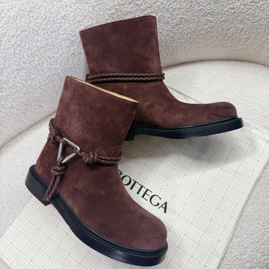 БОТИНКИ BOTTEGA VENETA 26S З КОРИЧНЕВОЇ ЗАМШІ З ДЕТАЛЛЯМИ У ВИГЛЯДІ КАНАТА