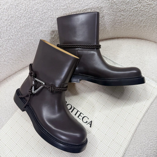 BOTTEGA VENETA 26S ЧЕРЕВИКИ З ТЕМНО-КОРИЧНЕВОЇ ТЕЛЯЧОЇ ШКІРИ З ДЕТАЛЛЮ У ВИГЛЯДІ КАНАТА