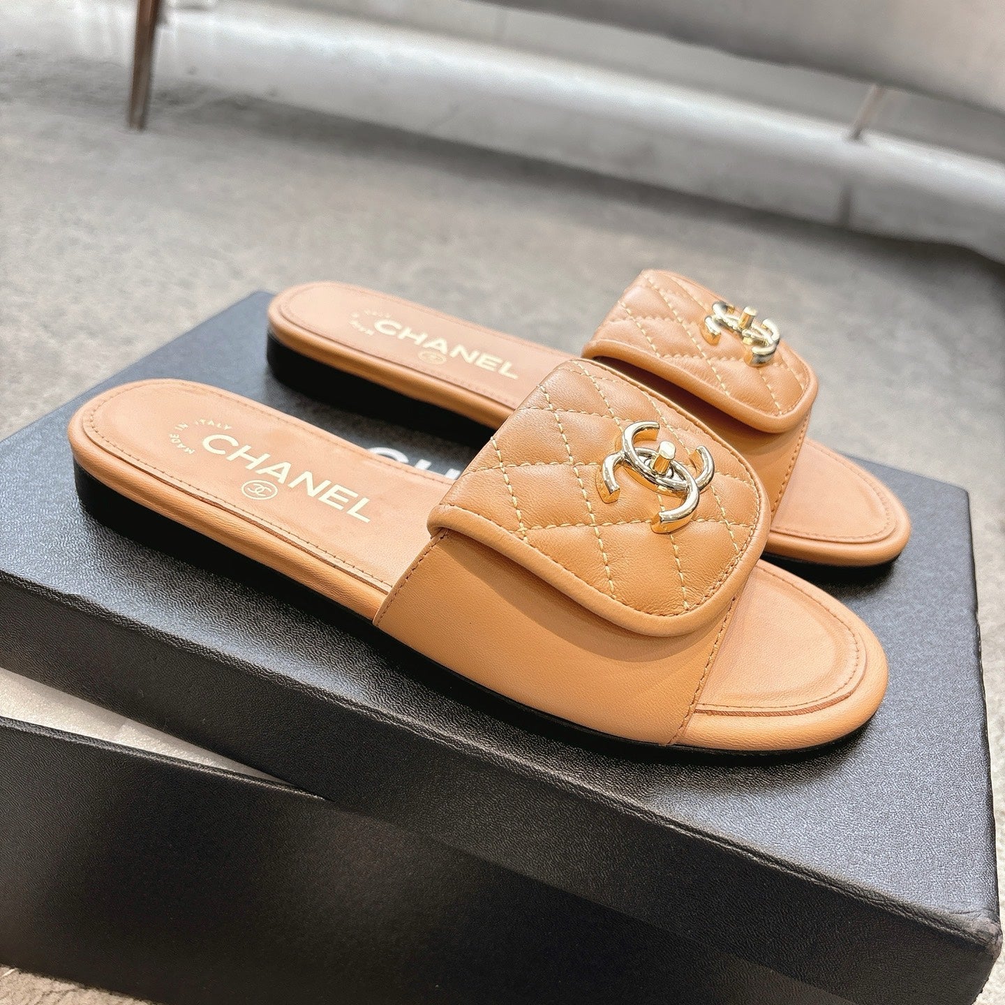 PLATFORM SLIPPERS LOGO IN YELLOW ORANGE LAMBSKIN - 35