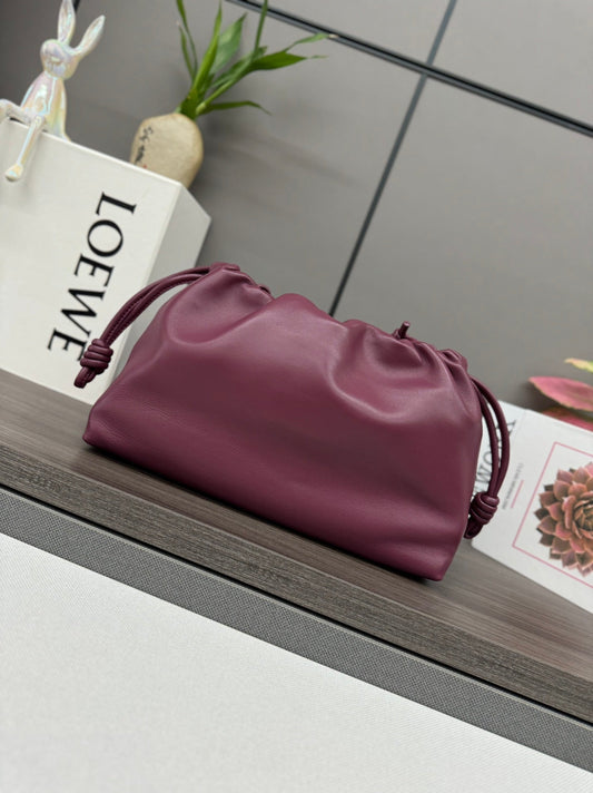 СУМКА-ВІДРО LOEWE MEDIUM 30 FLAMENCO З ОВЕЧОЇ ШКІРИ КОЛЬОРУ СЛИВИ