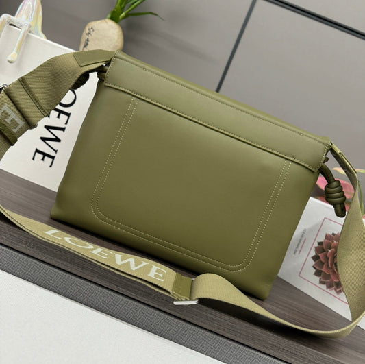 СУМКА FLAMENCO SATCHEL 34 З БЛИСКУЧОЇ М'ЯКОЇ ТЕЛЯЧОЇ ШКІРИ КОЛЬОРУ ARMY GREEN