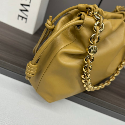 LOEWE ВЕЛИКА СУМКА-ВІДРО FLAMENCO 41 З ОВЕЧОЇ ШКІРИ КОЛЬОРУ ДІЖОНСЬКОЇ ГІРЧИЦІ, ЗОЛОТА ФУРНІТУРА