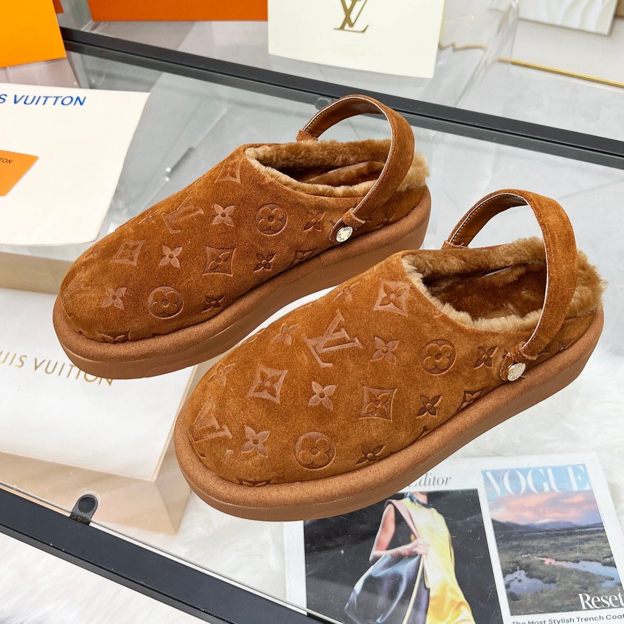 LV WOMEN'S COSY FLAT COMFORT CLOGS IN RUSSET BROWN MONOGRAM SUEDE - 35
