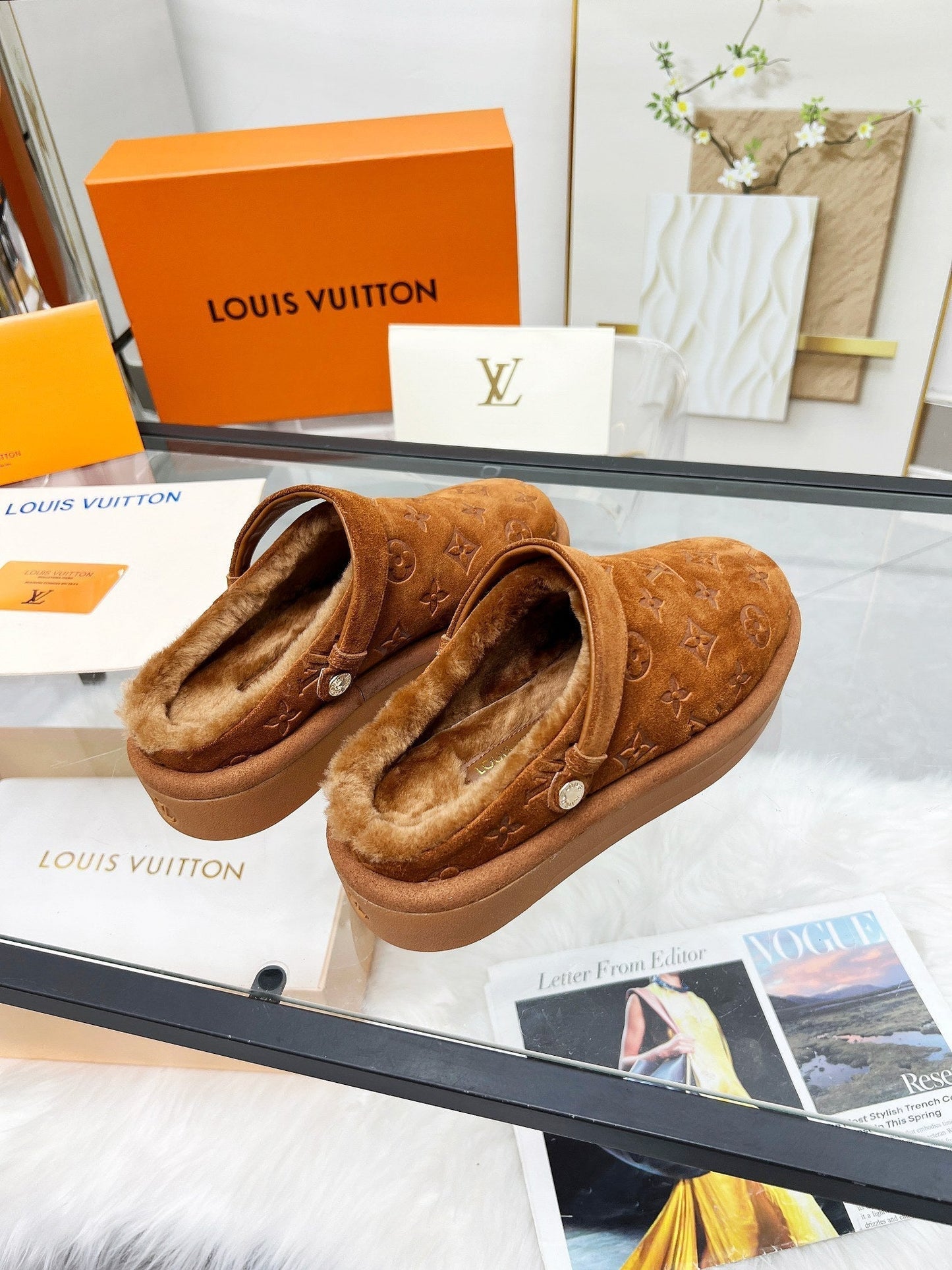 LV WOMEN'S COSY FLAT COMFORT CLOGS IN RUSSET BROWN MONOGRAM SUEDE - 35