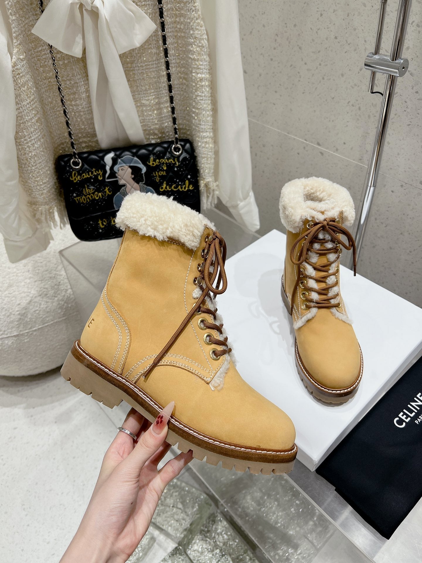 MARTIN BOOT IN PEANUT BROWN SUEDE AND WHITE FLEECE - 35