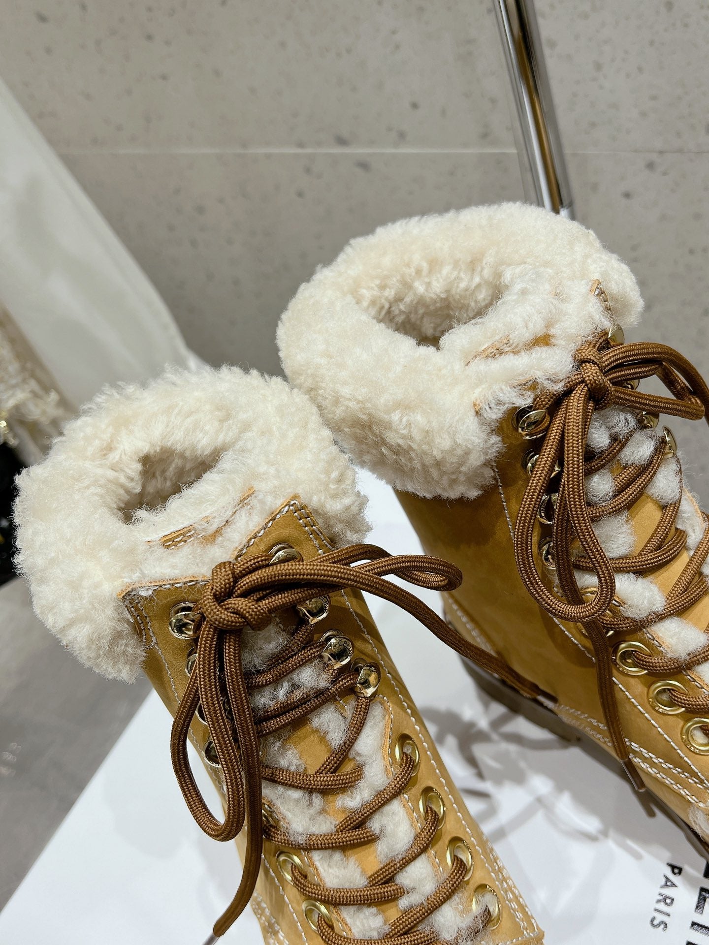 MARTIN BOOT IN PEANUT BROWN SUEDE AND WHITE FLEECE - 35