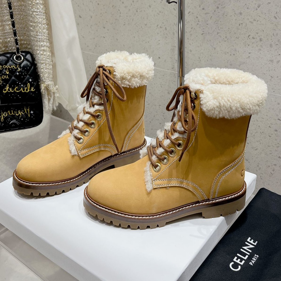 MARTIN BOOT IN PEANUT BROWN SUEDE AND WHITE FLEECE - 35