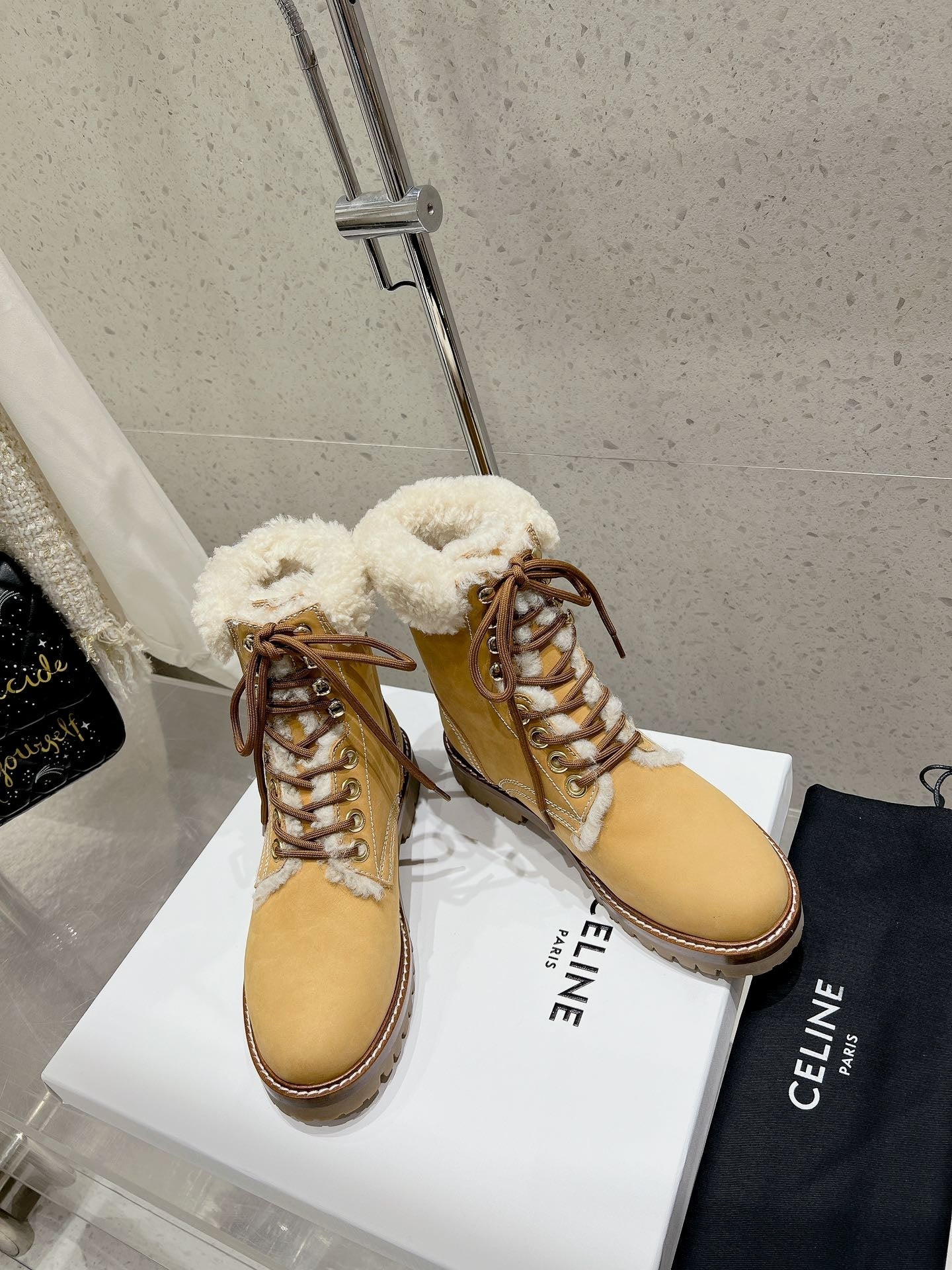 MARTIN BOOT IN PEANUT BROWN SUEDE AND WHITE FLEECE - 35