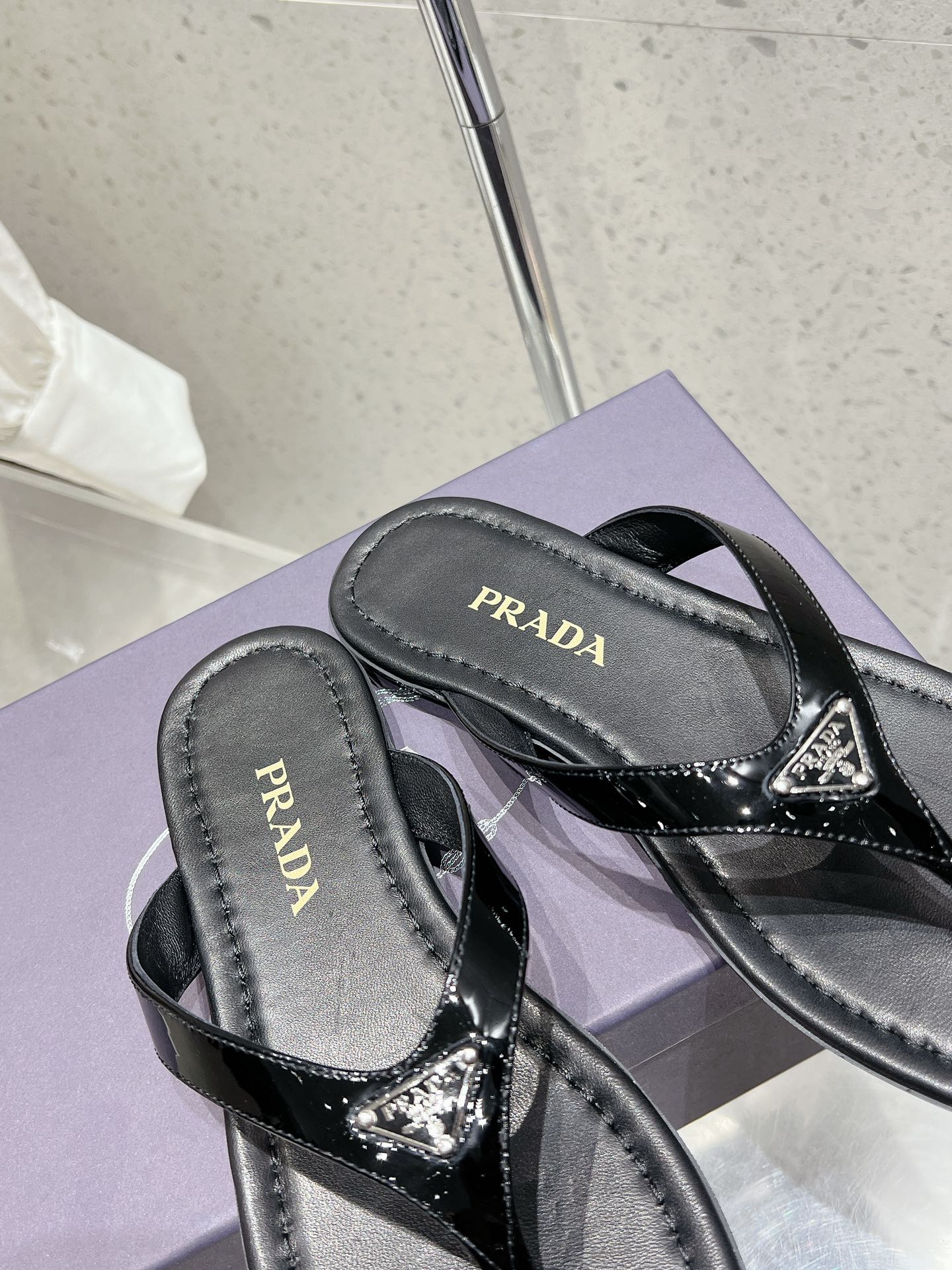 PRA PATENT LEATHER THONG SLIPPER BLACK - 35