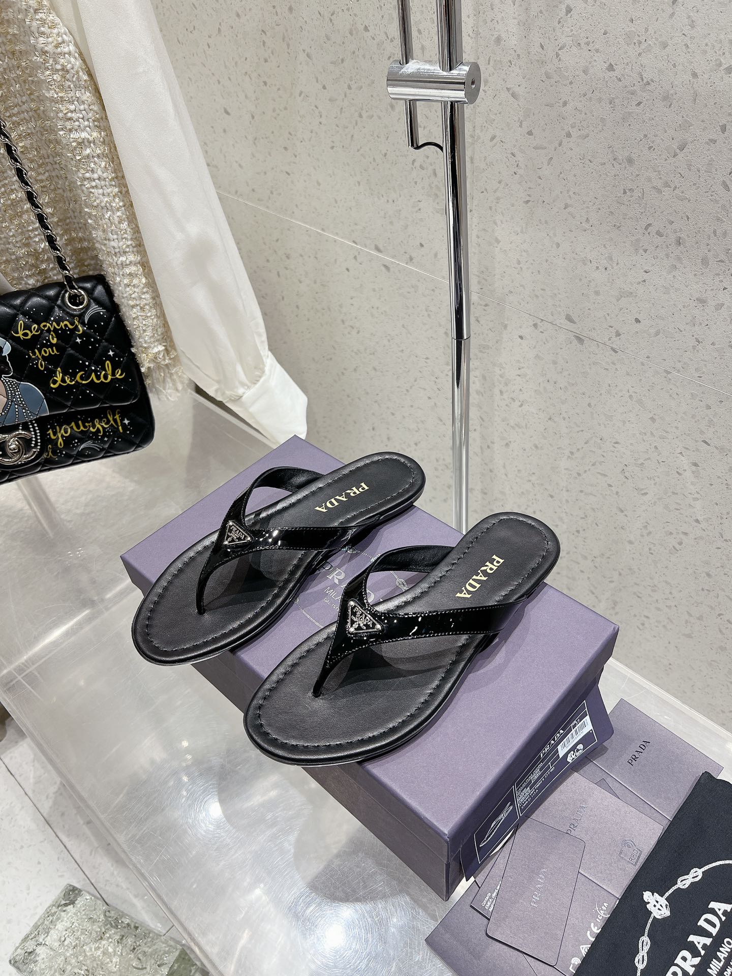 PRA PATENT LEATHER THONG SLIPPER BLACK - 35