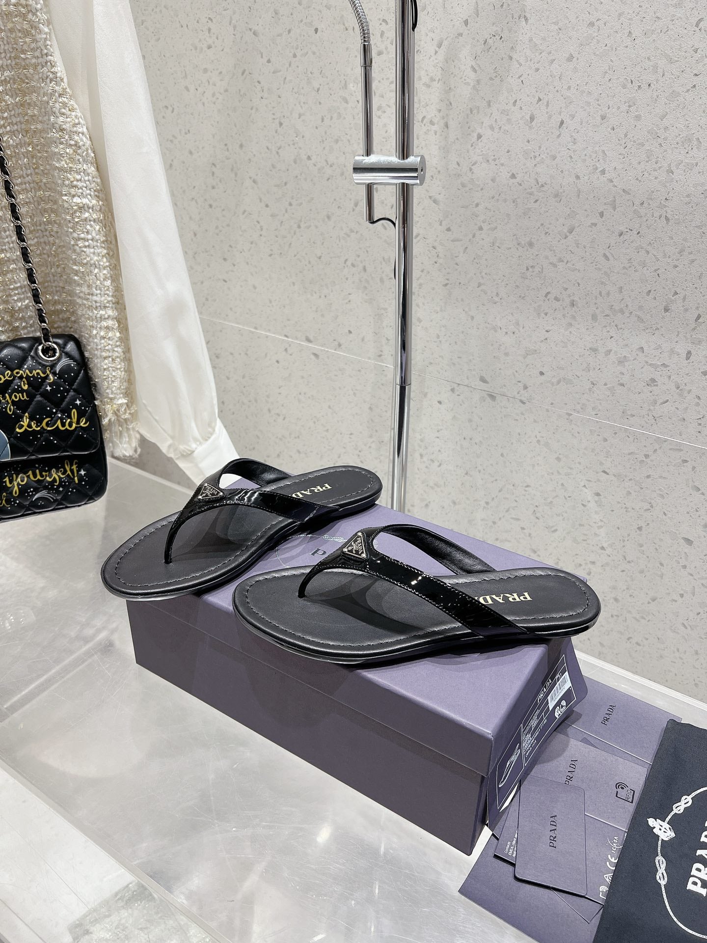 PRA PATENT LEATHER THONG SLIPPER BLACK - 35