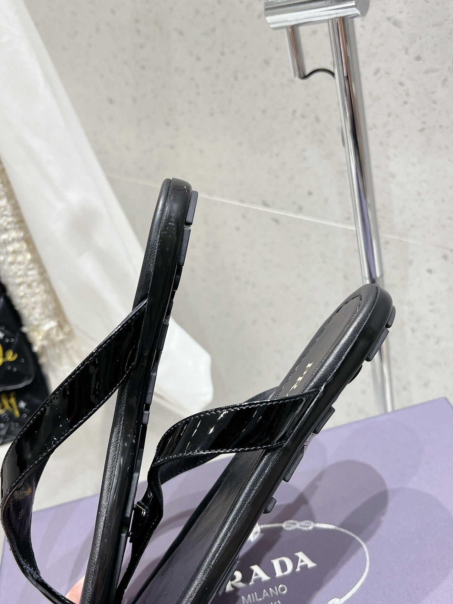 PRA PATENT LEATHER THONG SLIPPER BLACK - 35