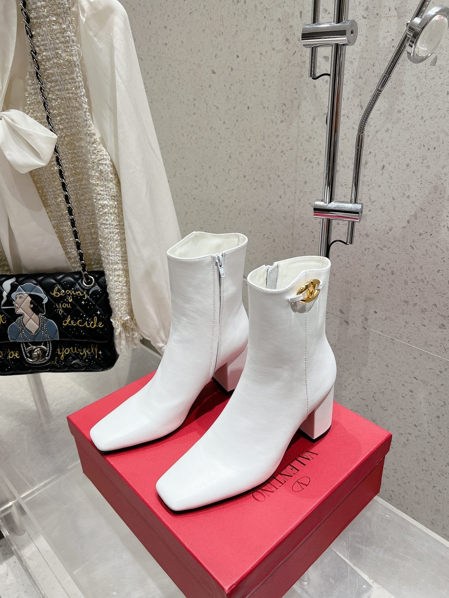 VLOGO SIGNATURE WHITE CALFSKIN ANKLE BOOT 75 MM - 35