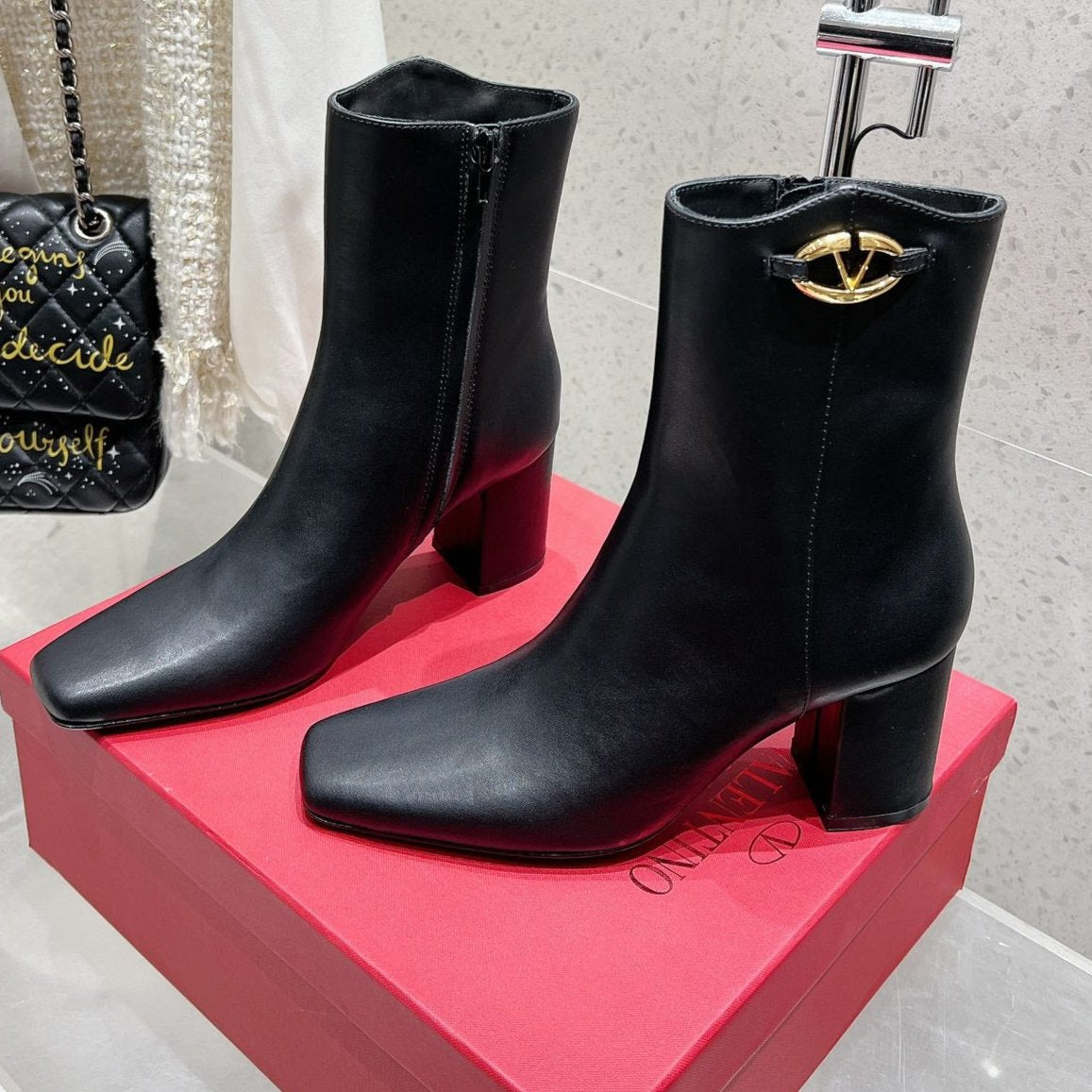 VLOGO SIGNATURE WHITE CALFSKIN ANKLE BOOT 75 MM - 35