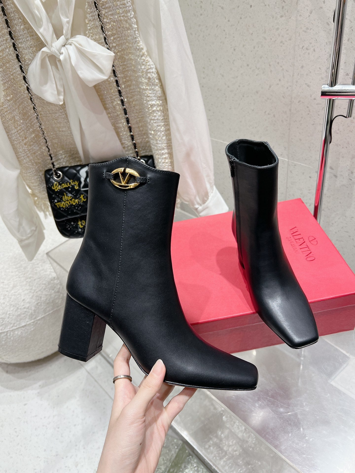 VLOGO SIGNATURE WHITE CALFSKIN ANKLE BOOT 75 MM - 35